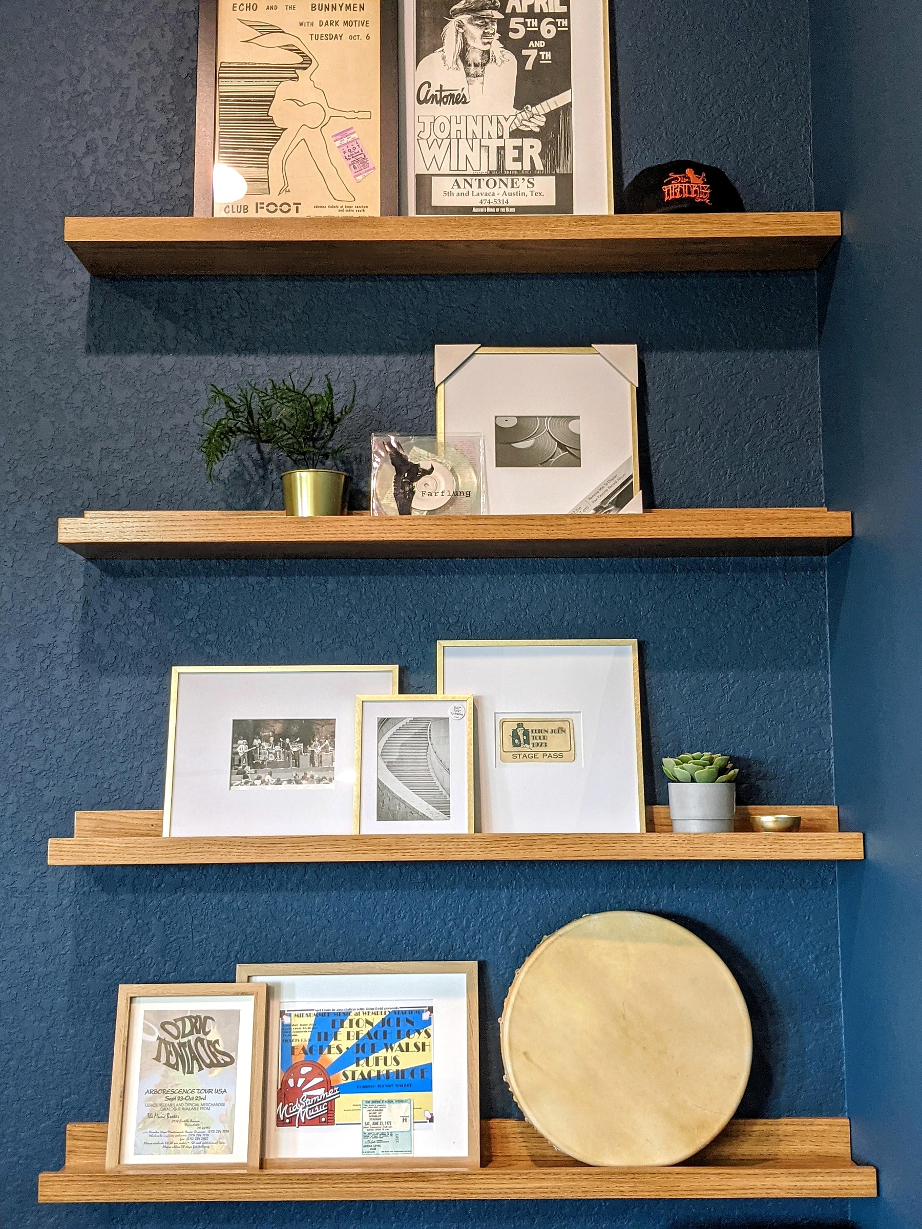Timber shelf detail